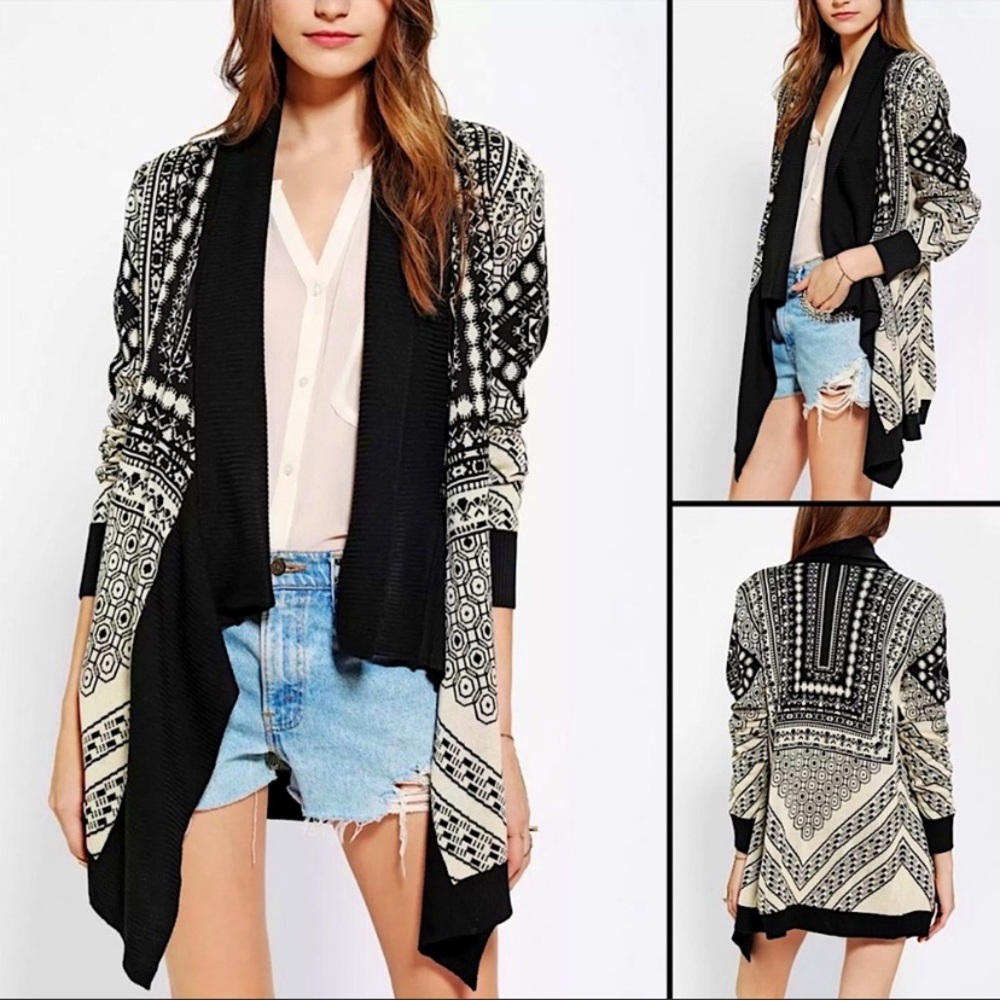 Staring at Stars black and white patterned sweater
